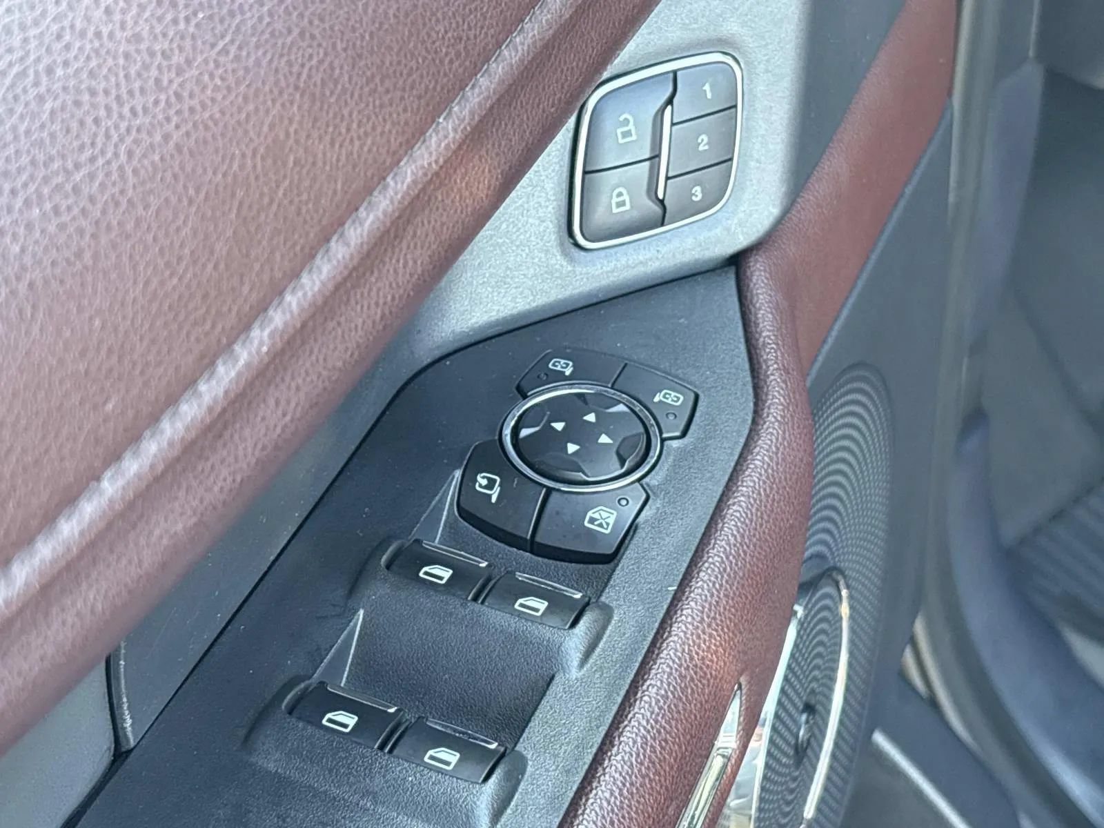 Used 2024 Ford Expedition Limited RWD image 28