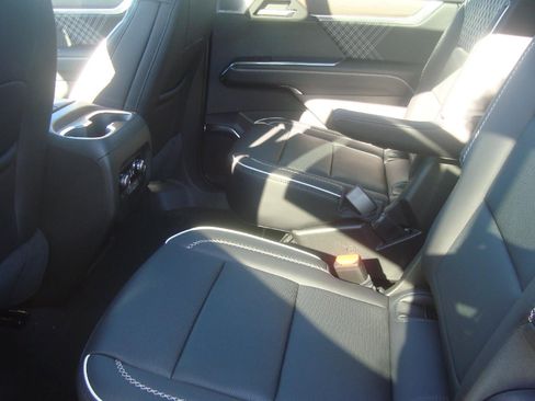 New 2025 GMC Acadia Denali w/ Super Cruise Package image 13