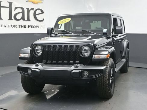 Used 2023 Jeep Wrangler Unlimited Sahara AWD/4WD image 7