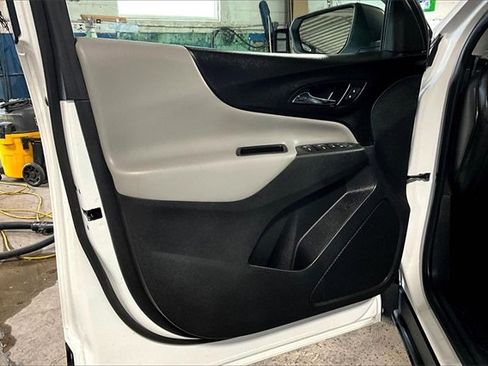 Used 2021 Chevrolet Equinox LS w/ LS Convenience Package image 18