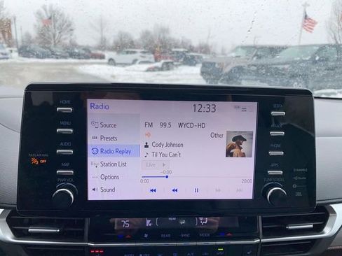 Used 2022 Toyota Sienna XLE w/ XLE Plus Package image 13