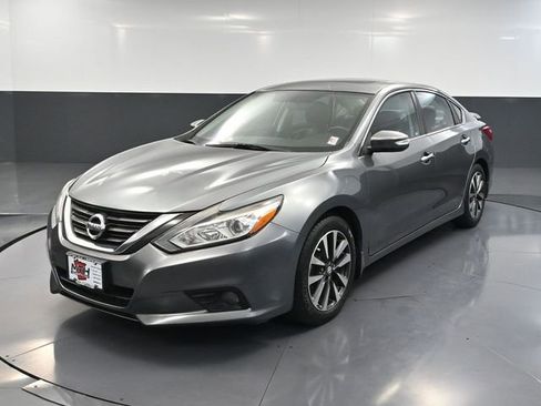 Used 2016 Nissan Altima 2.5 SL w/ Moonroof Package image 9
