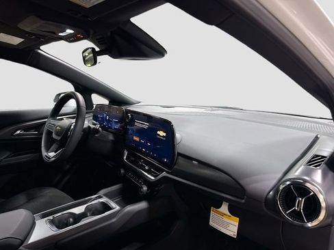 New 2026 Chevrolet Equinox EV LT image 32