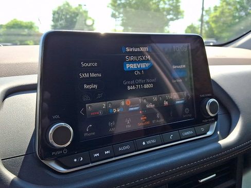 Used 2023 Nissan Rogue SV AWD/4WD image 19