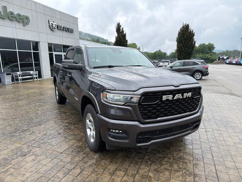 Used 2025 RAM 1500 Big Horn AWD/4WD image 2