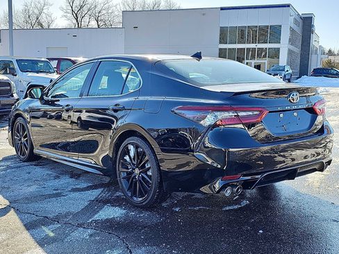 Used 2022 Toyota Camry XSE image 4