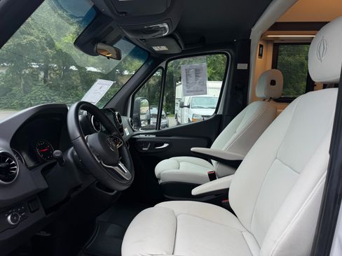 Used 2020 Mercedes-Benz Sprinter 3500 image 12
