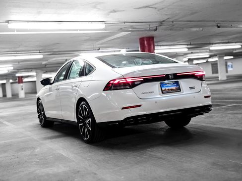 Used 2023 Honda Accord Touring image 5