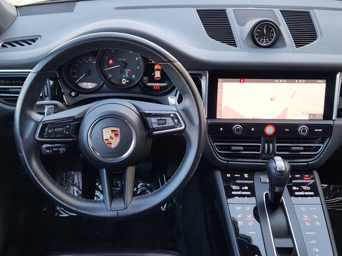 Used 2024 Porsche Macan image 29