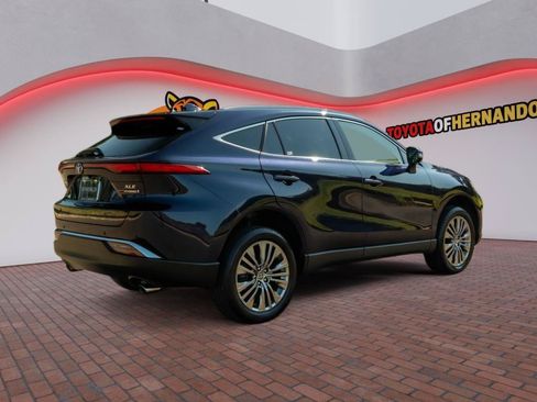 Used 2022 Toyota Venza XLE AWD/4WD image 5