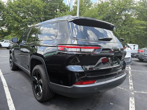 Certified 2023 Jeep Grand Cherokee L Laredo AWD/4WD image 5