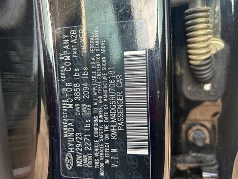 Used 2024 Hyundai Elantra SEL FWD image 21