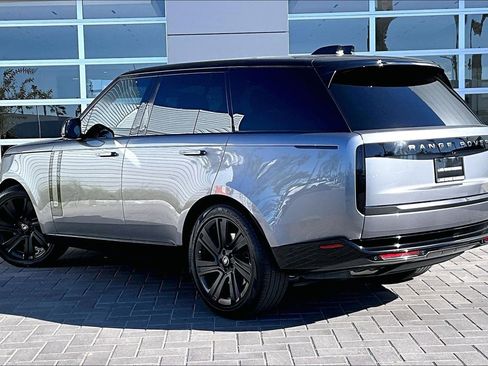 Used 2023 Land Rover Range Rover SE image 12