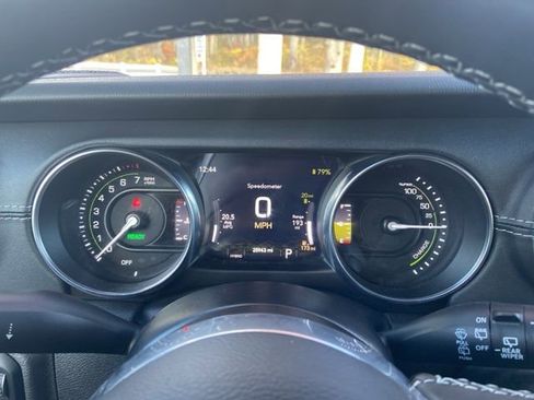 Used 2022 Jeep Wrangler Unlimited Sahara w/ Cold Weather Group AWD/4WD image 15