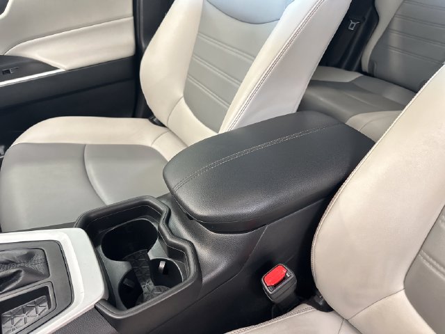 Used 2021 Toyota RAV4 XLE Premium FWD image 28
