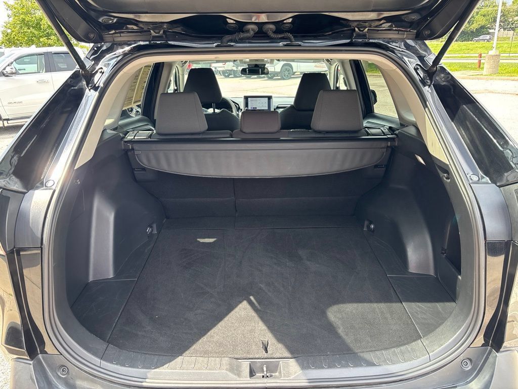Used 2025 Toyota RAV4 XLE FWD image 15
