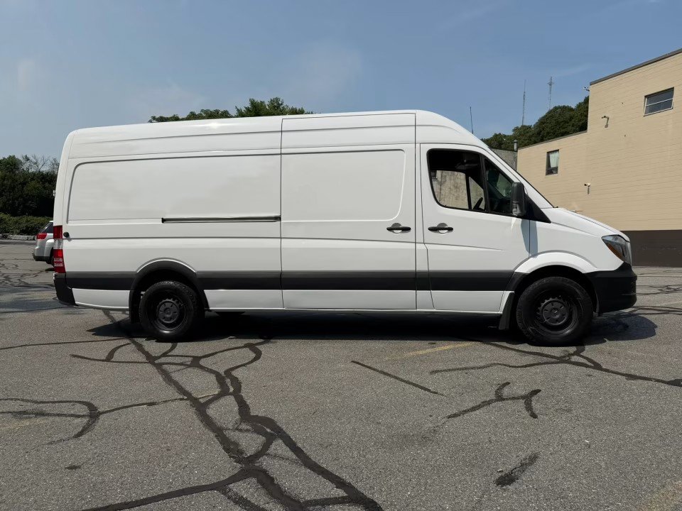 Used 2017 Freightliner Sprinter 2500 RWD image 6