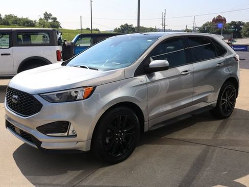 Certified 2024 Ford Edge ST-Line AWD/4WD image 5