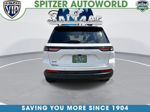Used 2024 Jeep Grand Cherokee Altitude AWD/4WD image 8