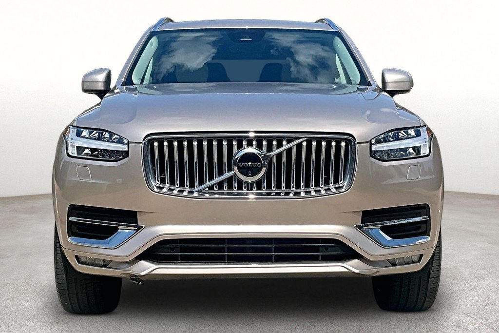 Certified 2025 Volvo XC90 B6 Plus w/ Protection Package AWD/4WD image 4