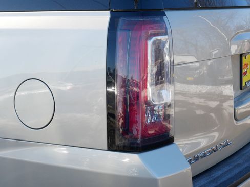 Used 2017 GMC Yukon XL SLT image 17