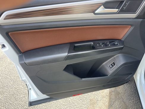 Used 2021 Volkswagen Atlas SE image 25