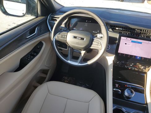 New 2025 Jeep Grand Cherokee Limited image 13