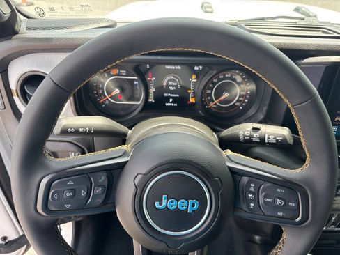 Used 2024 Jeep Wrangler Unlimited Sport AWD/4WD image 32