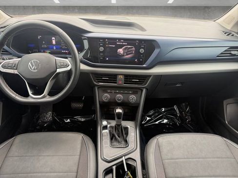 Used 2022 Volkswagen Taos SE FWD image 4