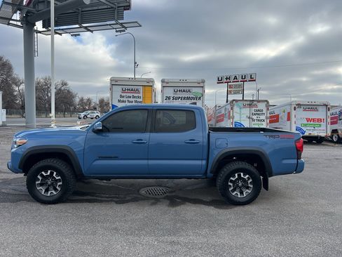 Used 2019 Toyota Tacoma TRD Off-Road image 2