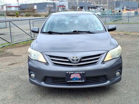 Used 2013 Toyota Corolla LE w/ Premium Pkg image 2