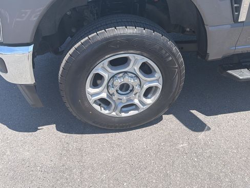 Certified 2025 Ford F250 XLT AWD/4WD image 11