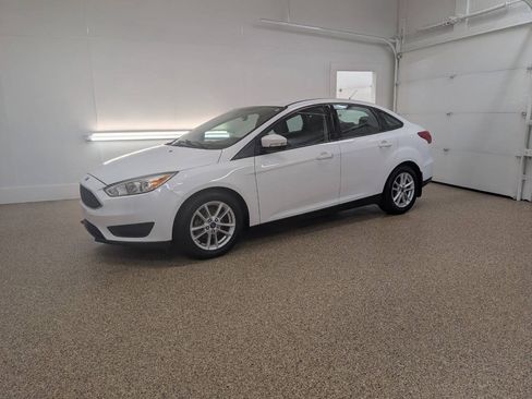 Used 2016 Ford Focus SE FWD image 1