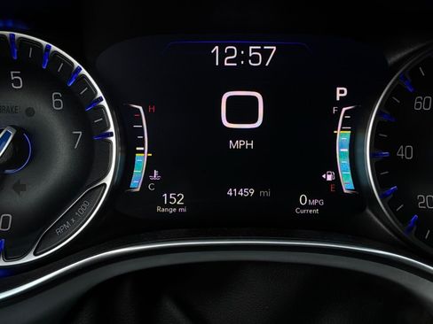 Used 2025 Chrysler Pacifica Limited FWD image 54