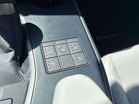 Used 2024 Lexus UX 250h F Sport AWD/4WD image 23