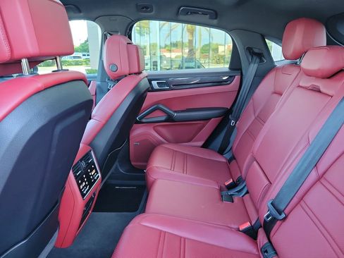 Used 2023 Porsche Cayenne S AWD/4WD image 16