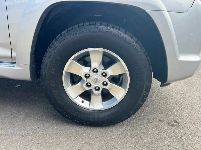 Used 2011 Toyota 4Runner SR5 w/ Convenience Pkg AWD/4WD image 5