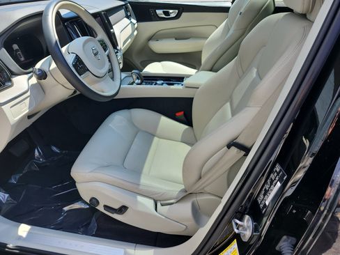 Used 2023 Volvo XC60 B5 Plus FWD image 10