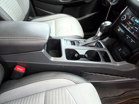 Used 2018 Ford Escape SE w/ SE Sport Appearance Package image 27