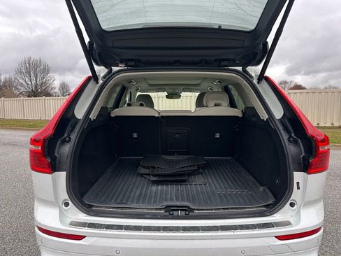 Used 2023 Volvo XC60 B5 Plus image 23