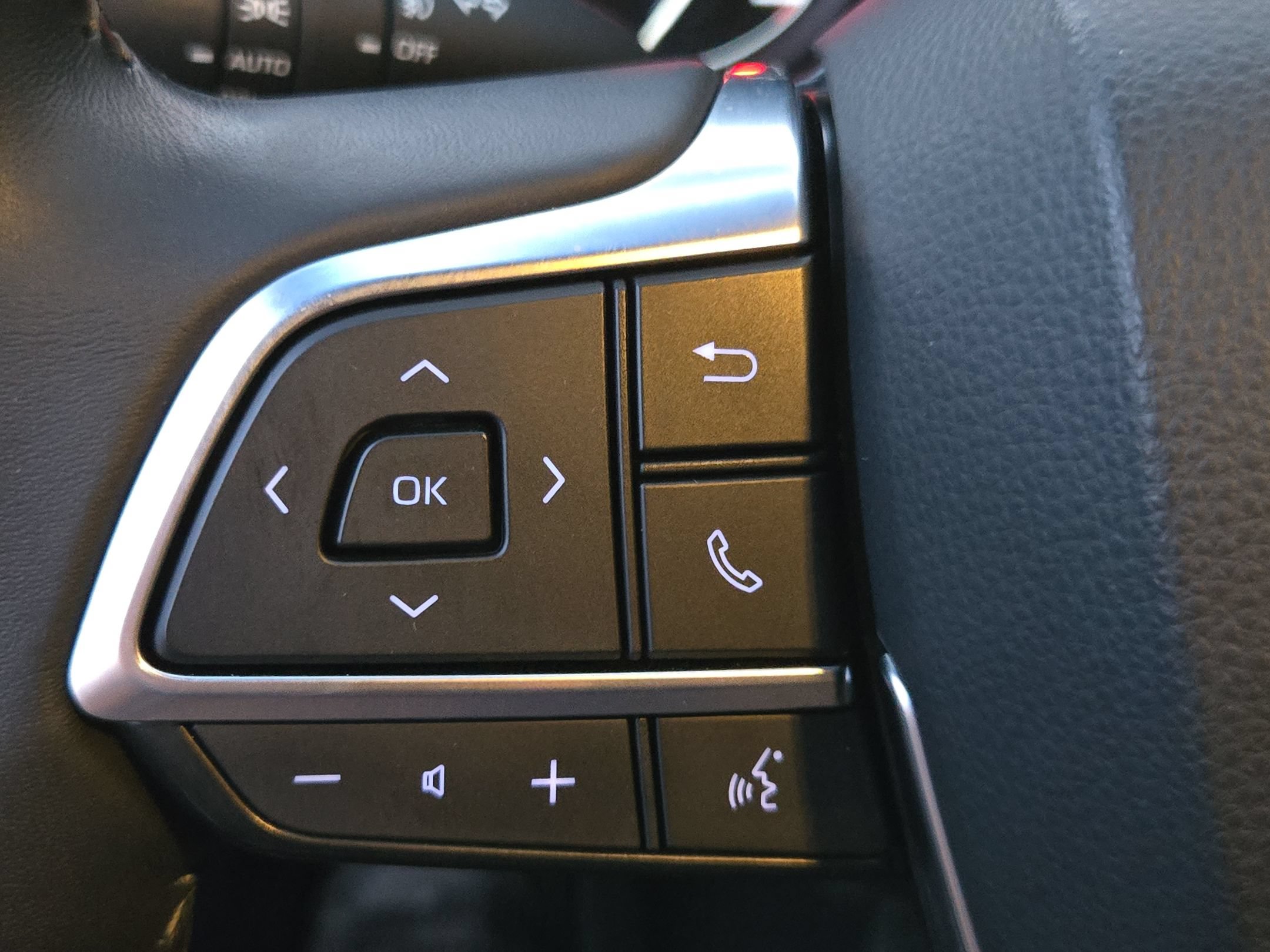 Used 2021 Toyota Highlander XSE FWD image 28