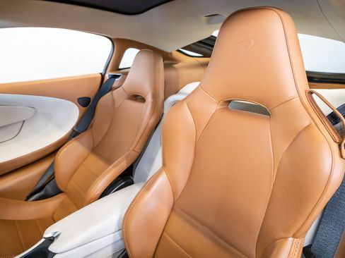 Used 2020 McLaren GT RWD image 31