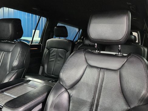 Used 2023 Jeep Wagoneer L Series II image 9