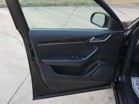 Used 2016 Audi Q3 2.0T Premium Plus w/ Technology Package image 12