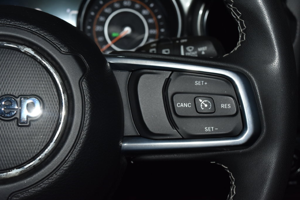 Used 2023 Jeep Wrangler Unlimited Sahara AWD/4WD image 9