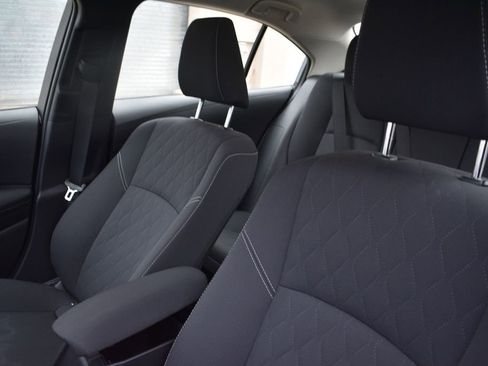 Used 2025 Toyota Corolla LE image 10