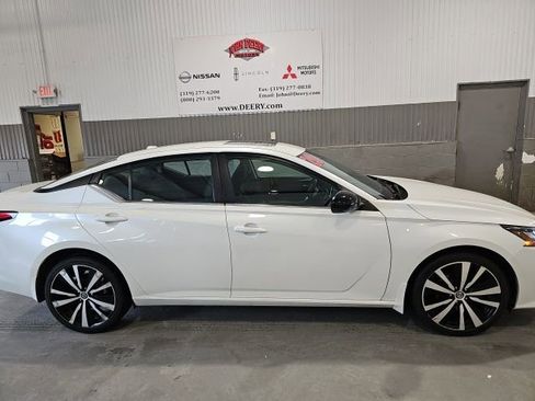 Used 2020 Nissan Altima 2.5 SR w/ Premium Package image 2