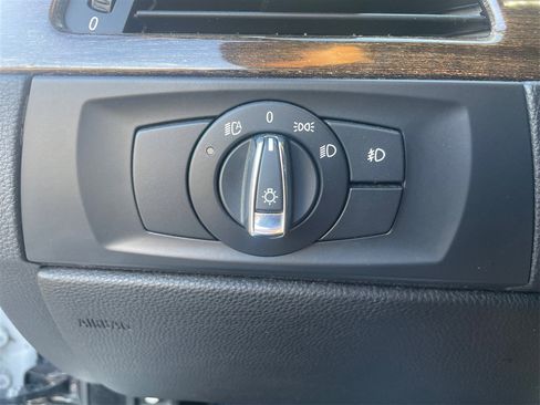 Used 2011 BMW 328i Convertible image 22