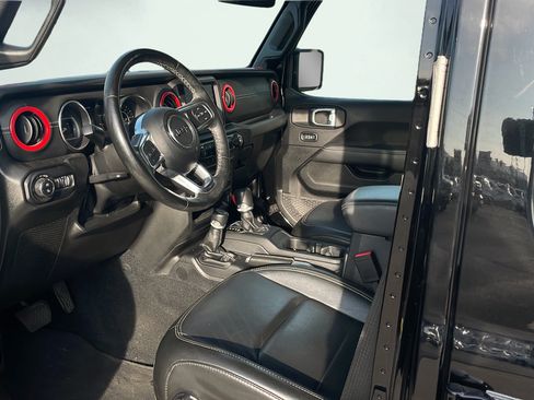 Used 2022 Jeep Gladiator Overland w/ Cold Weather Group AWD/4WD image 9