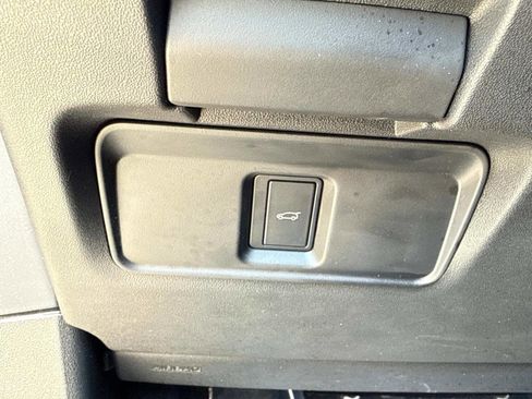 Certified 2025 Land Rover Range Rover Evoque S image 31